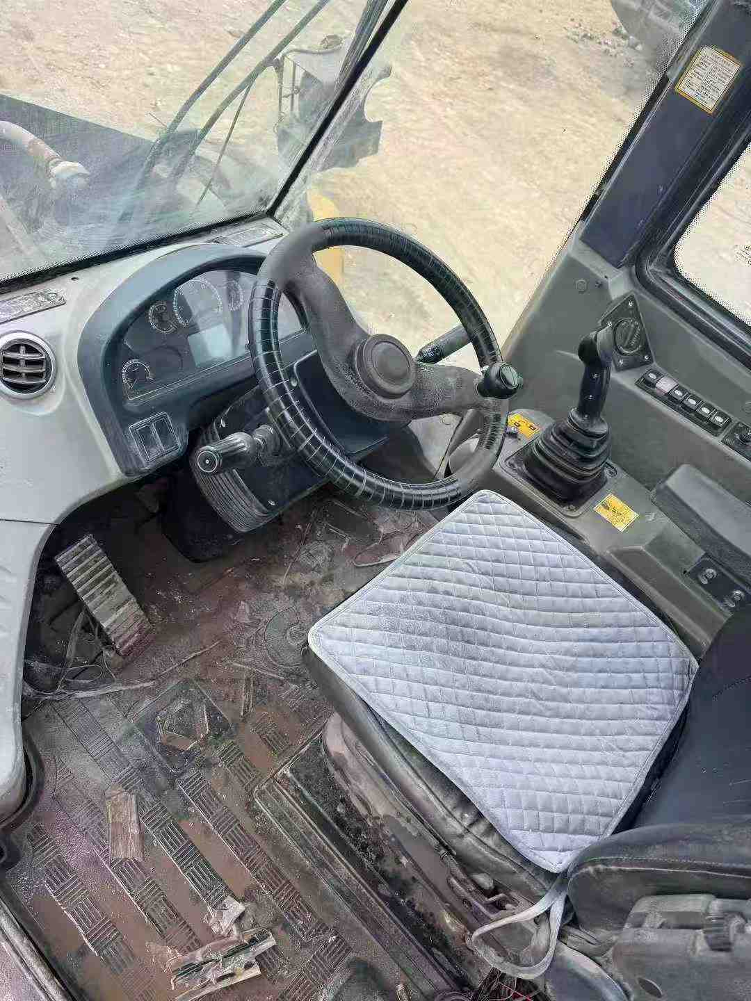 Used XCMG XE60 Loader 2017 Model / 8