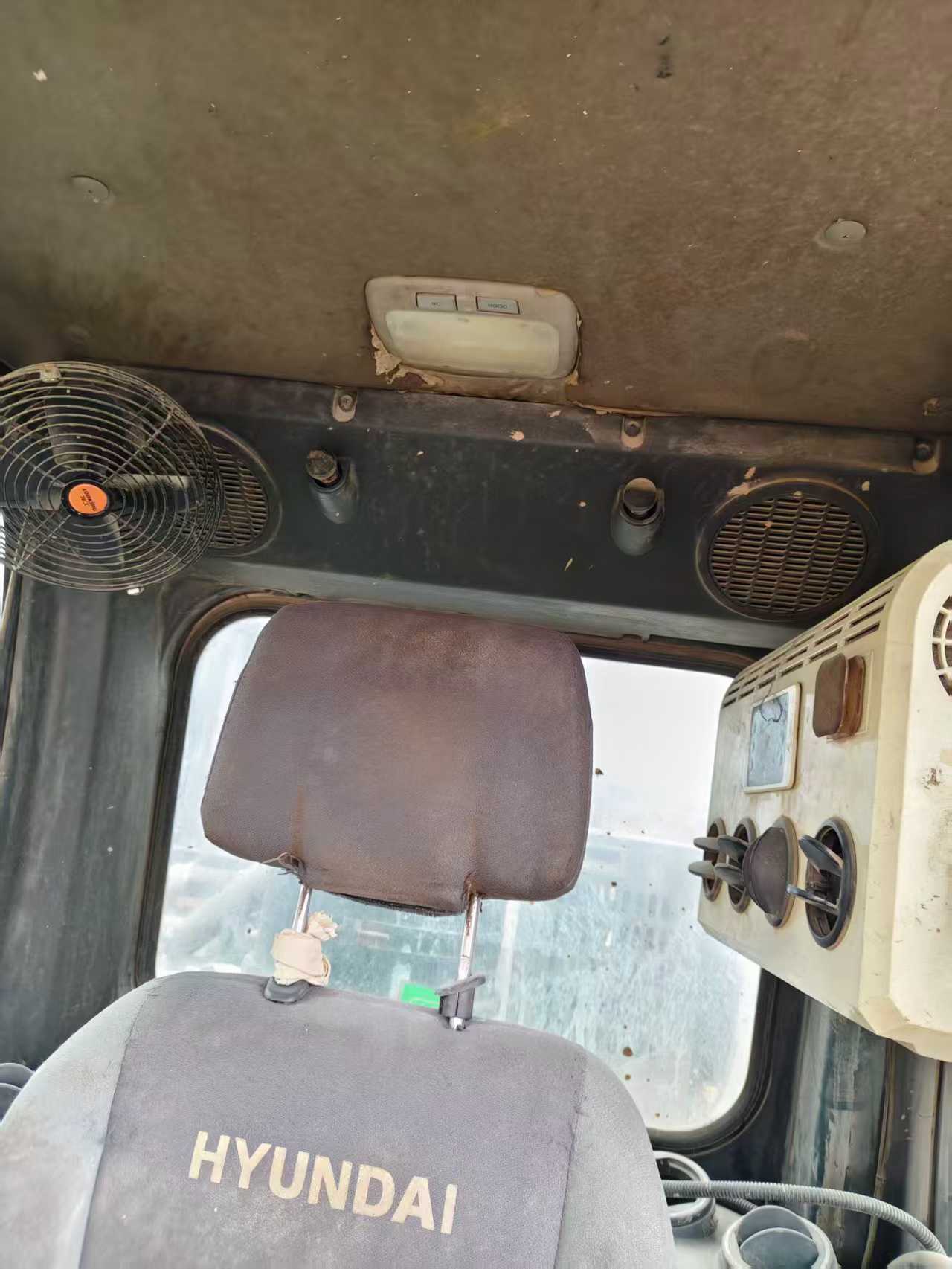 Used Hyundai R305LC-9T Excavator 2016 Model / 5