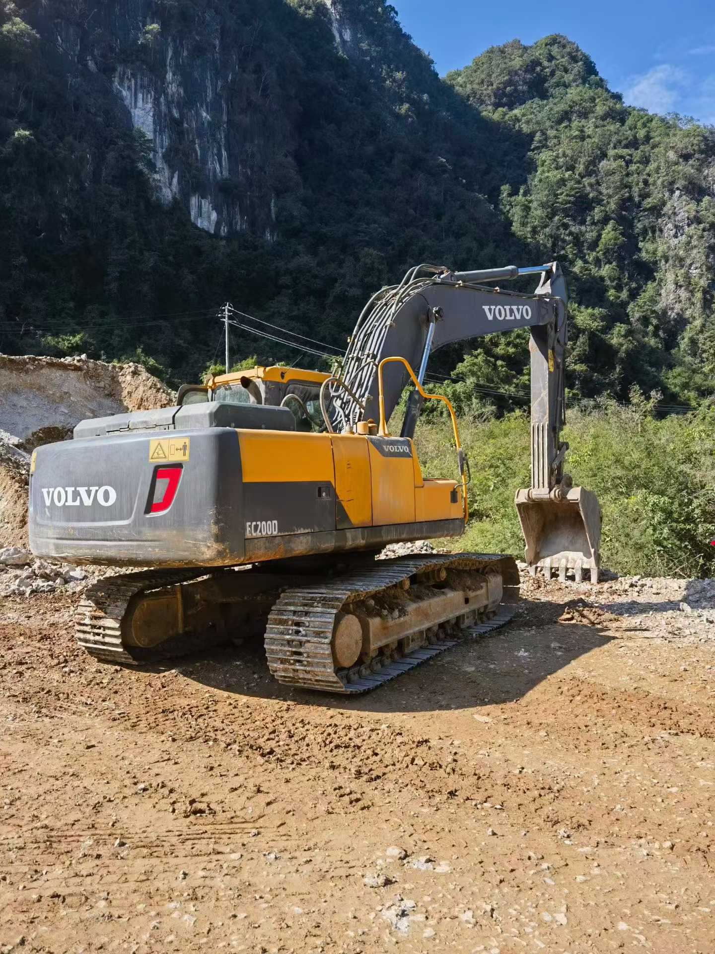 Used Volvo EC200 Excavator 2016 Model / 4