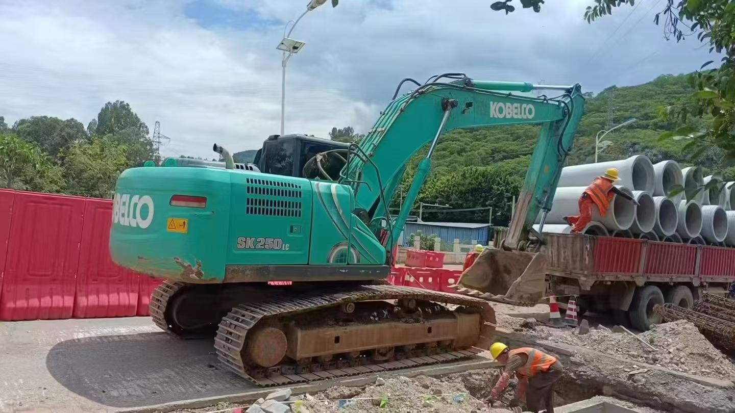 Used Kobelco SK200 Excavator 2017 Model / 2