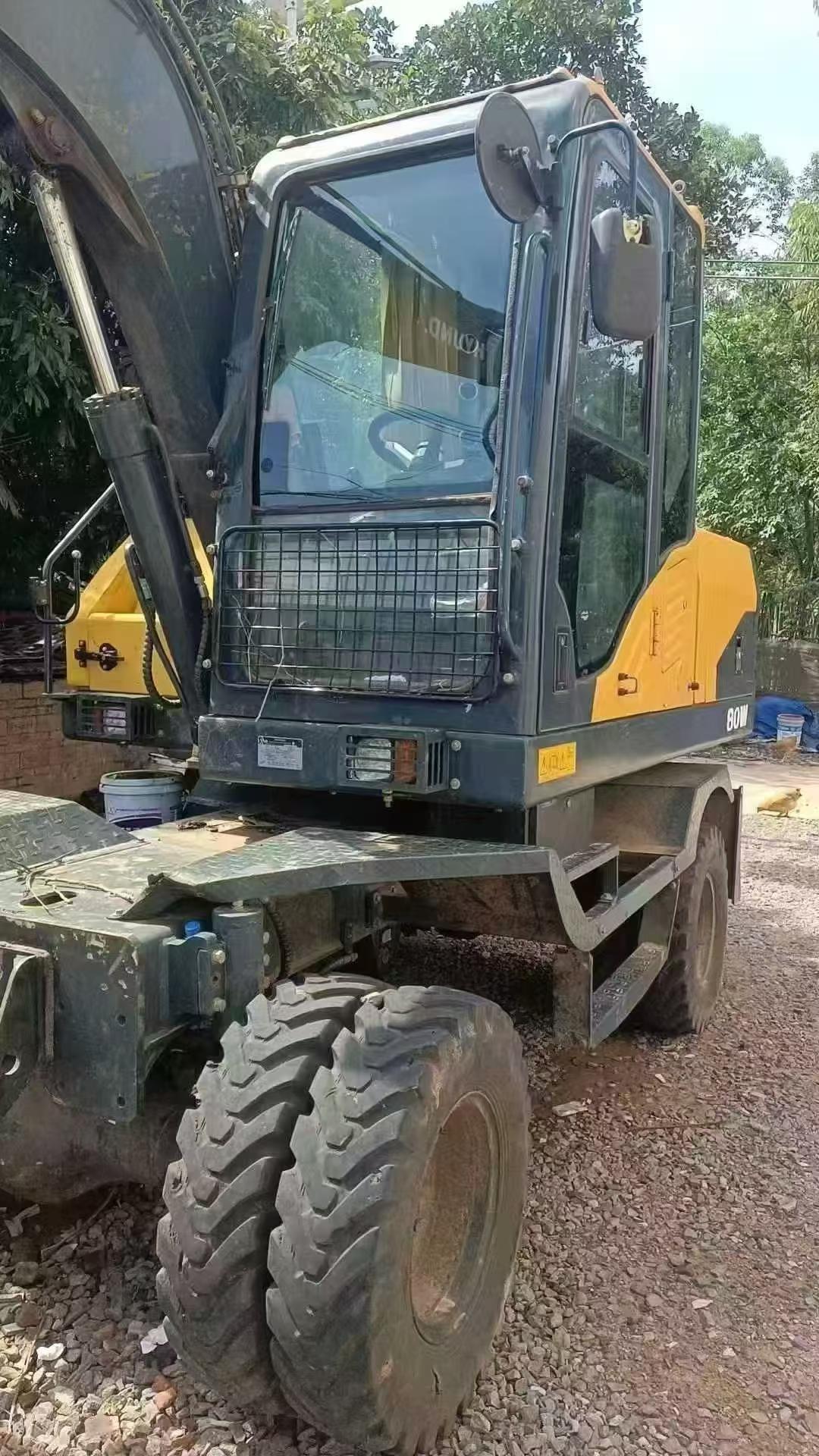 Compre Escavadeira Hyundai R80WM/WH Usada / 5