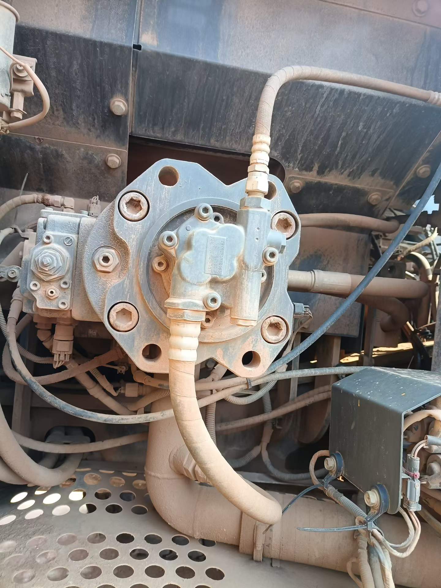 Used Sumitomo SH200A5 Excavator 2013 Model / 9