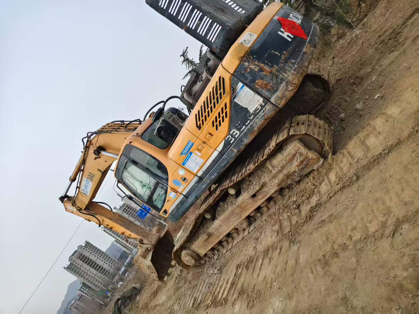 Used Hyundai R305LC-9T Excavator 2016 Model / 3