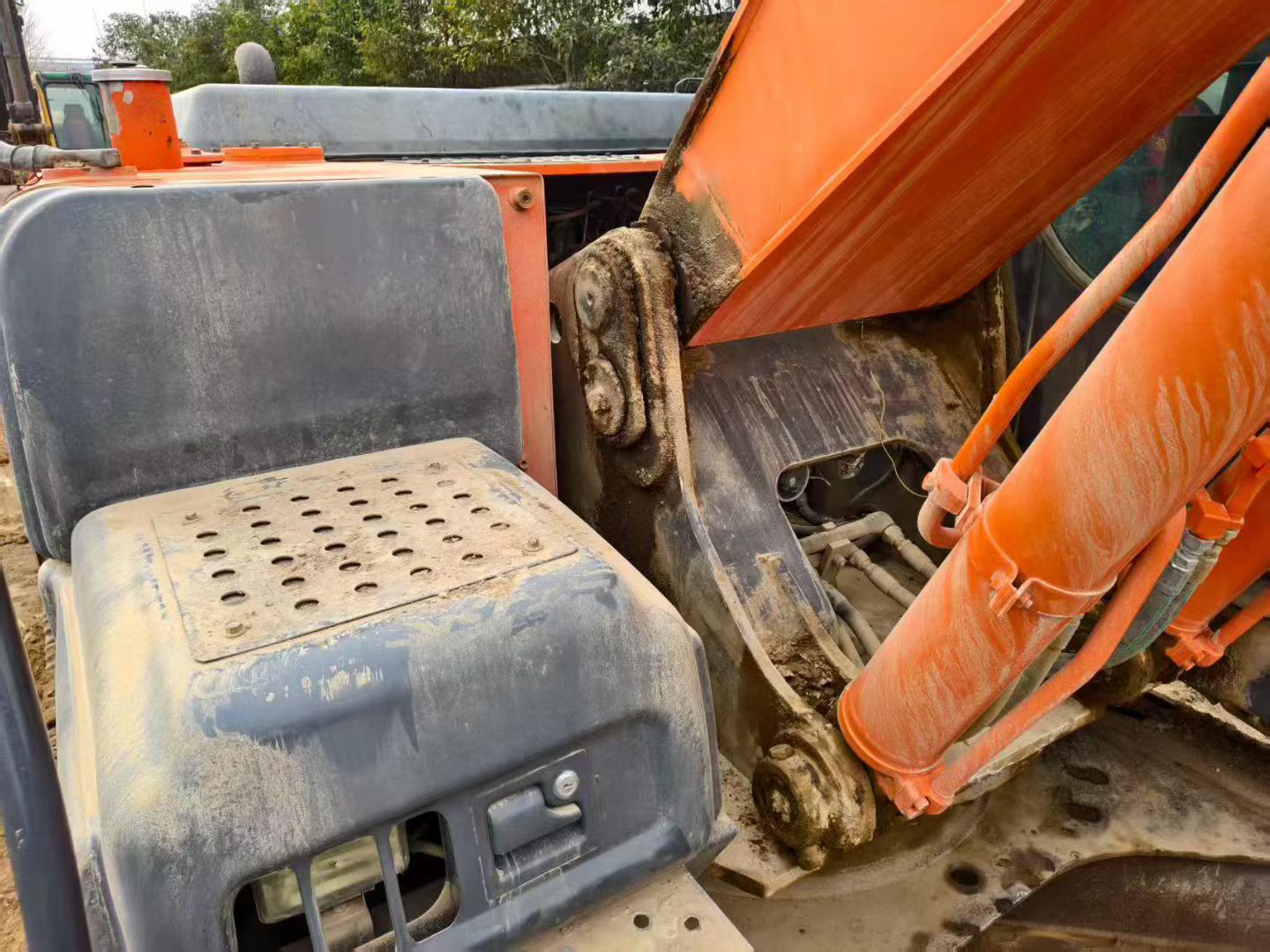 Used Hitachi ZX240-3 Excavator 2013 Model / 4