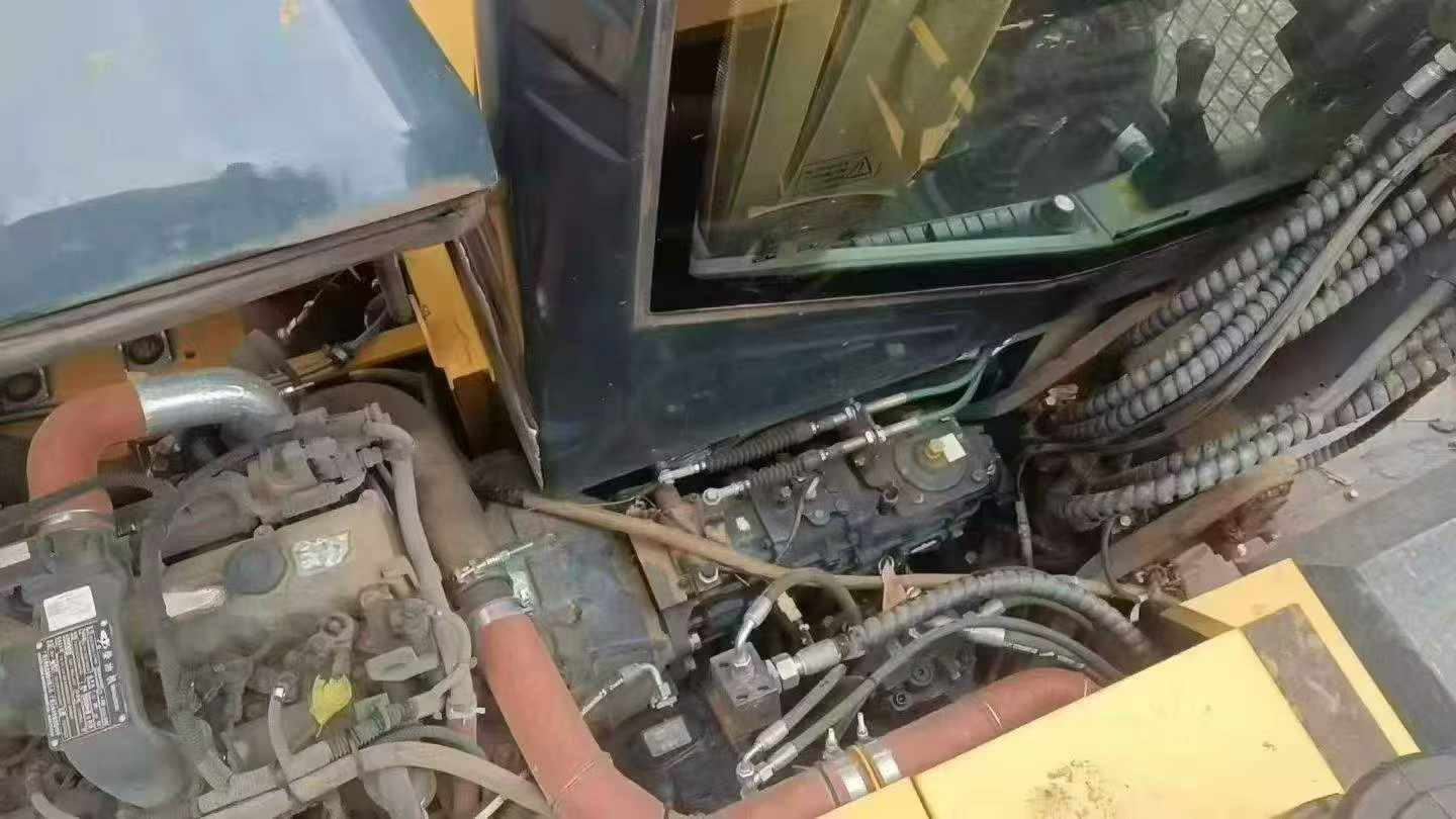 Compre Escavadeira Hyundai R80WM/WH Usada / 4