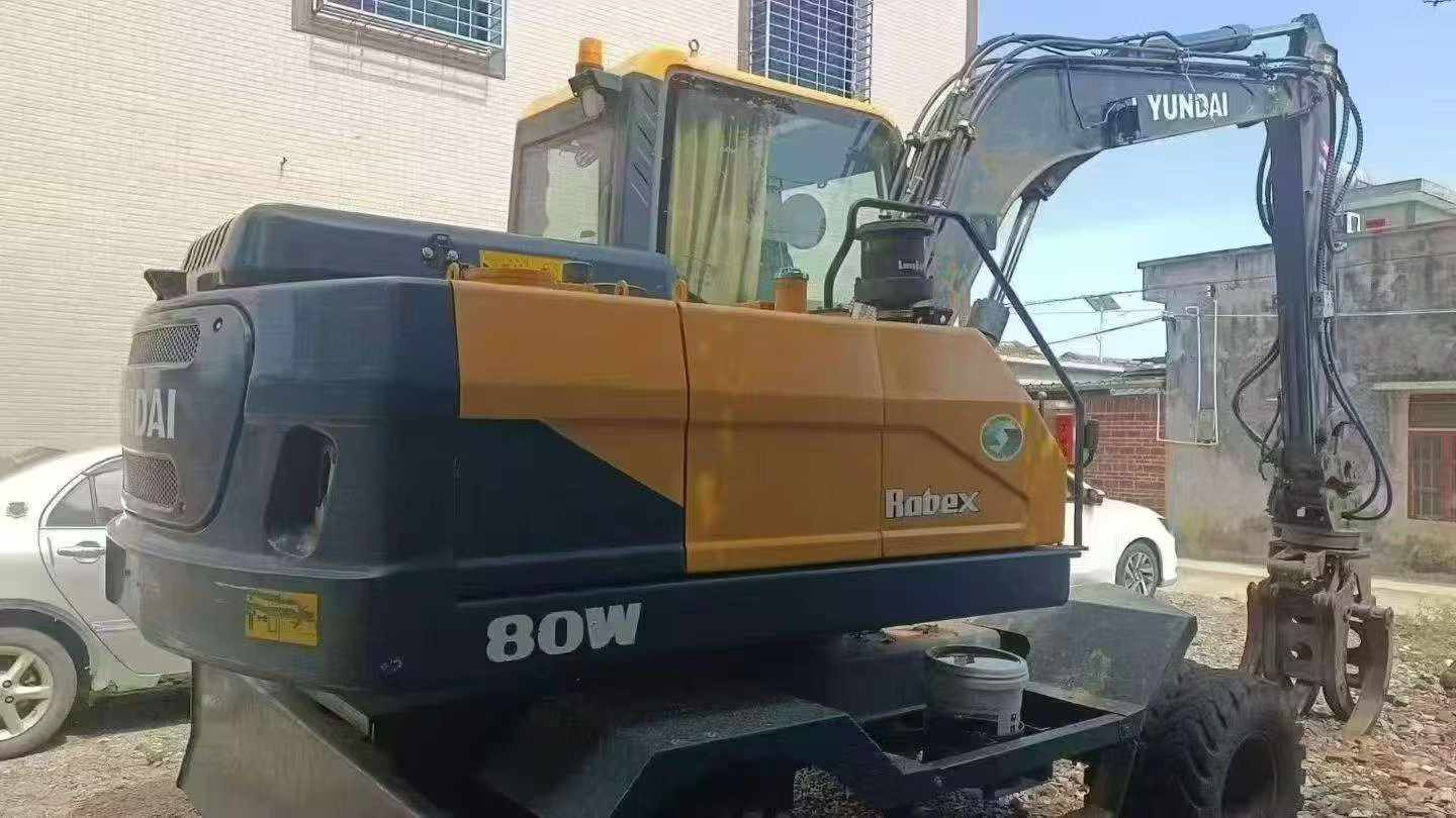 Compre Escavadeira Hyundai R80WM/WH Usada / 2