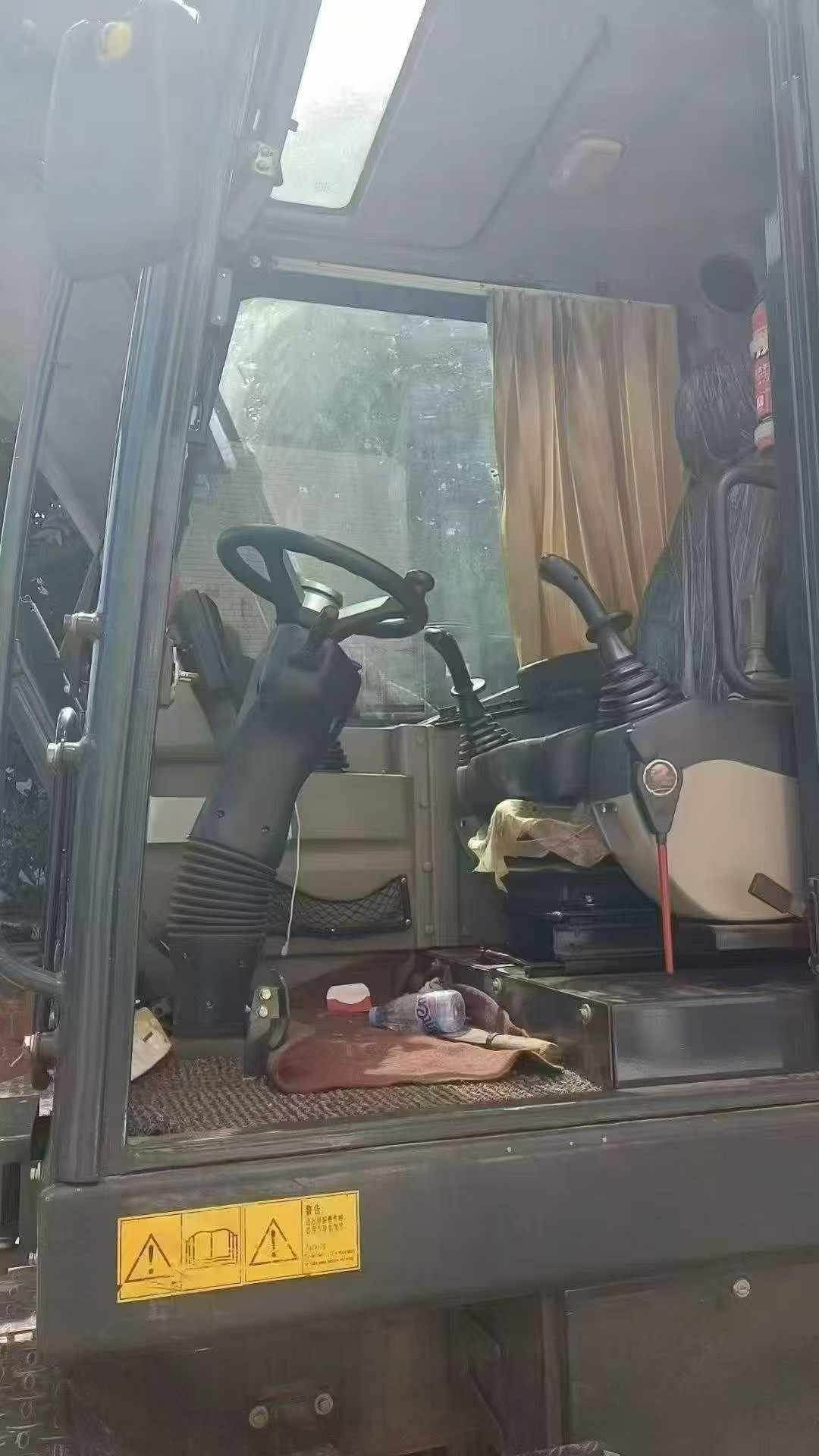 Compre Escavadeira Hyundai R80WM/WH Usada / 5