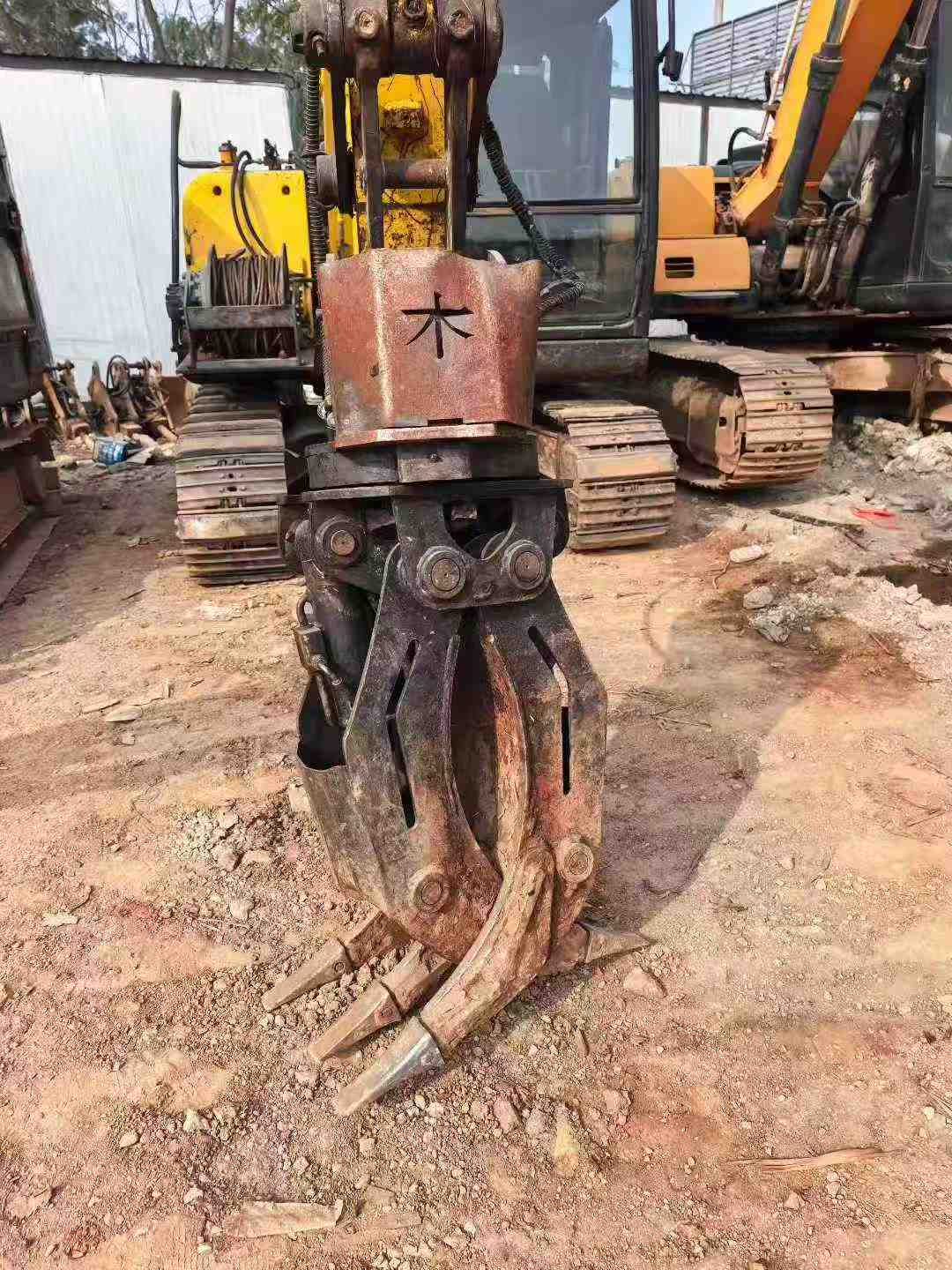 Compre Escavadeira Hyundai R80WM/WH Usada / 8