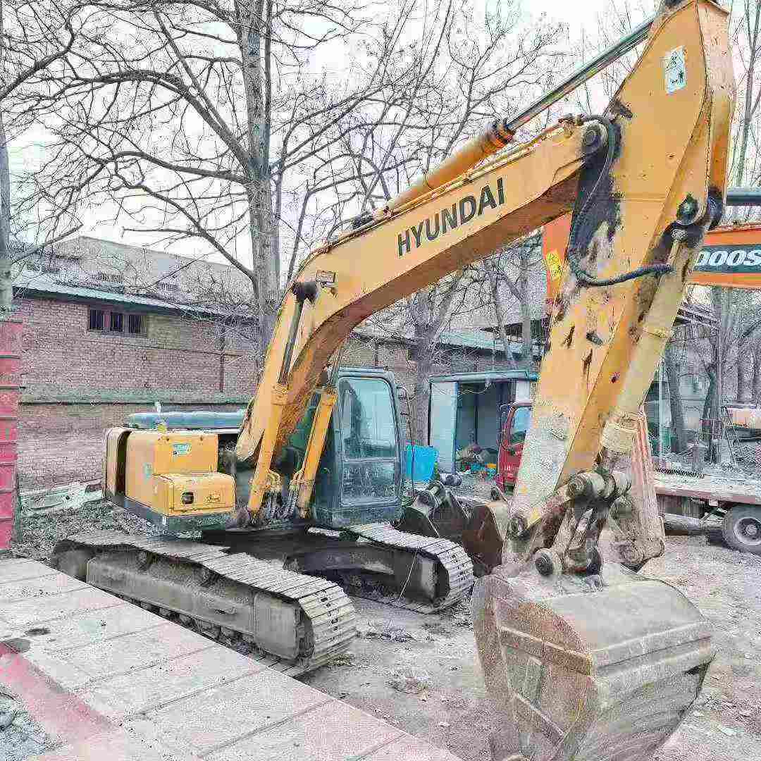 Used Hyundai R225-7 Excavator 2009 Model / 4
