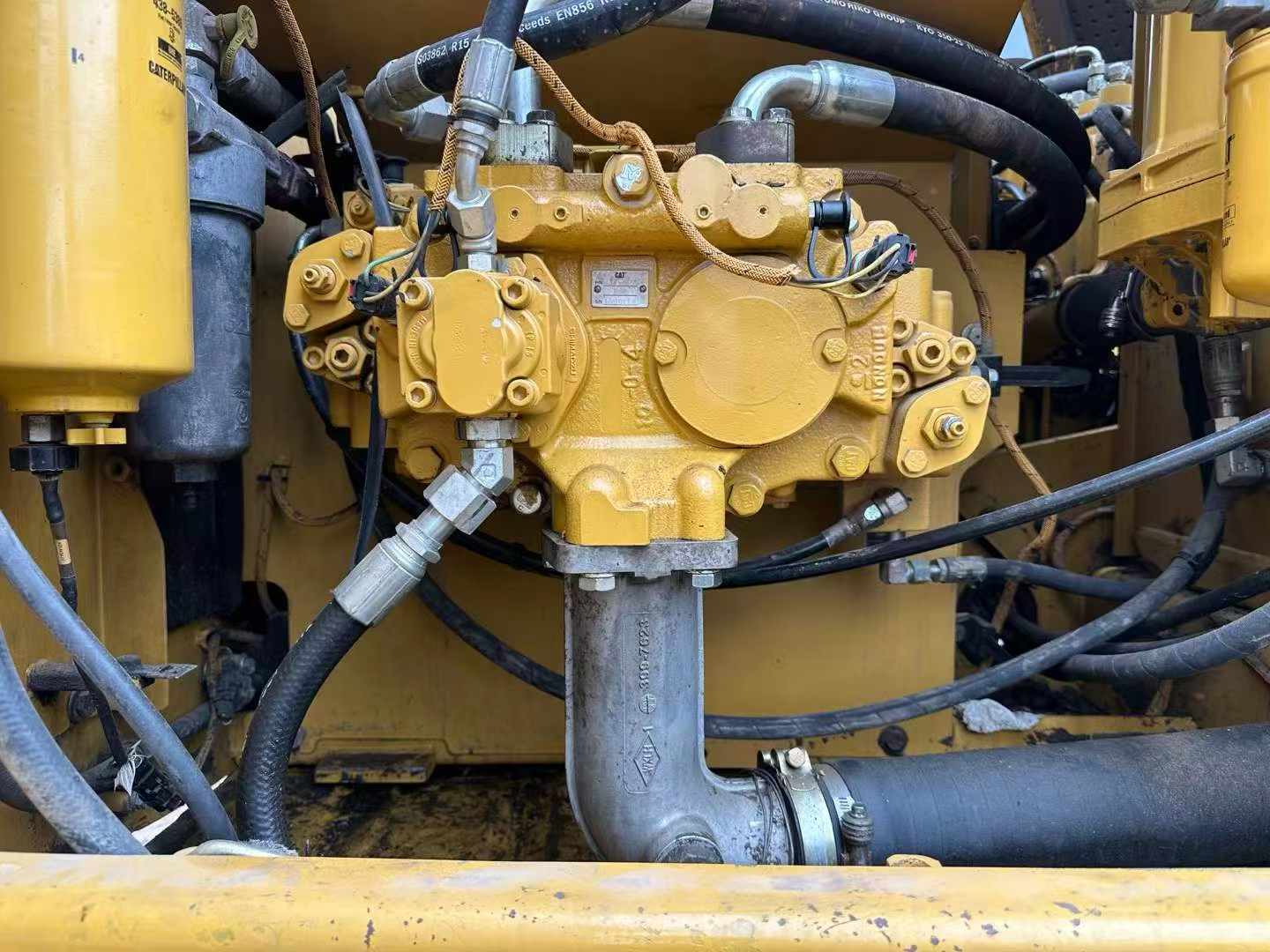 Used Caterpillar 323D2L Excavator 2017 Model / 2