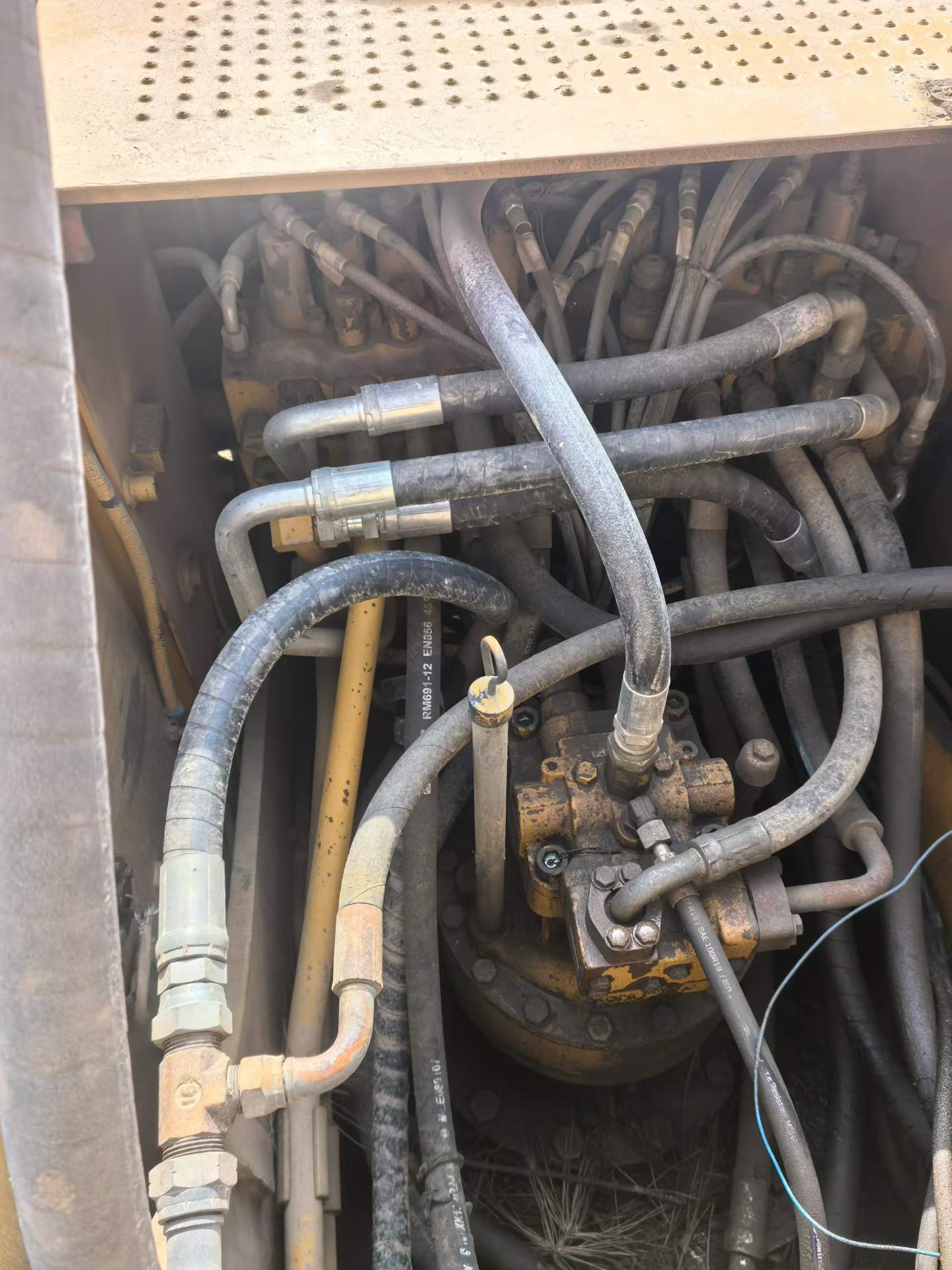 Used Caterpillar CT20 Excavator 2010 Model / 7