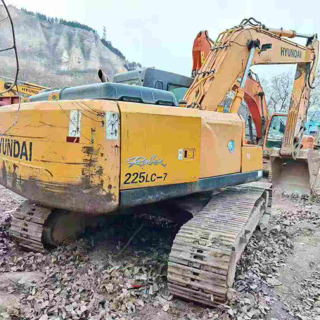 Used Hyundai R225-7 Excavator 2009 Model / 3