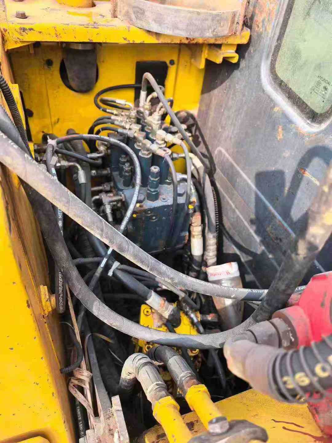 Compre Escavadeira Hyundai R80WM/WH Usada / 6