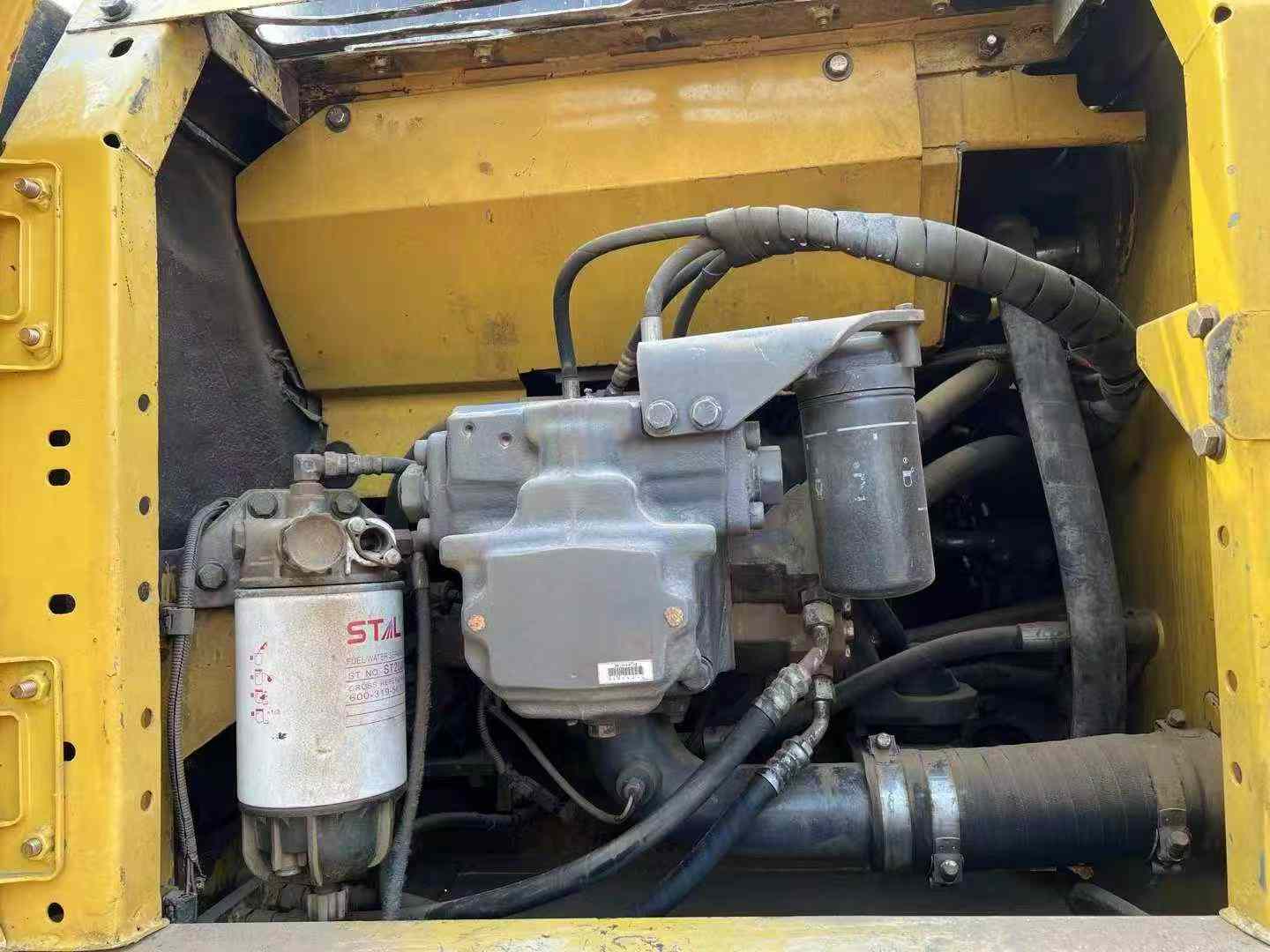 Used Komatsu PC220-8 Excavator 2014 Model / 9