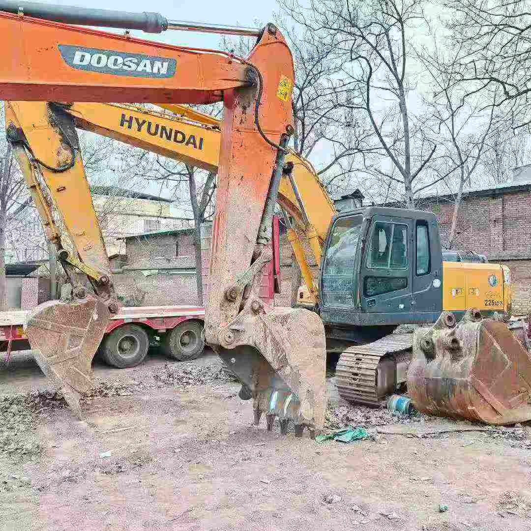 Used Hyundai R225-7 Excavator 2009 Model / 5