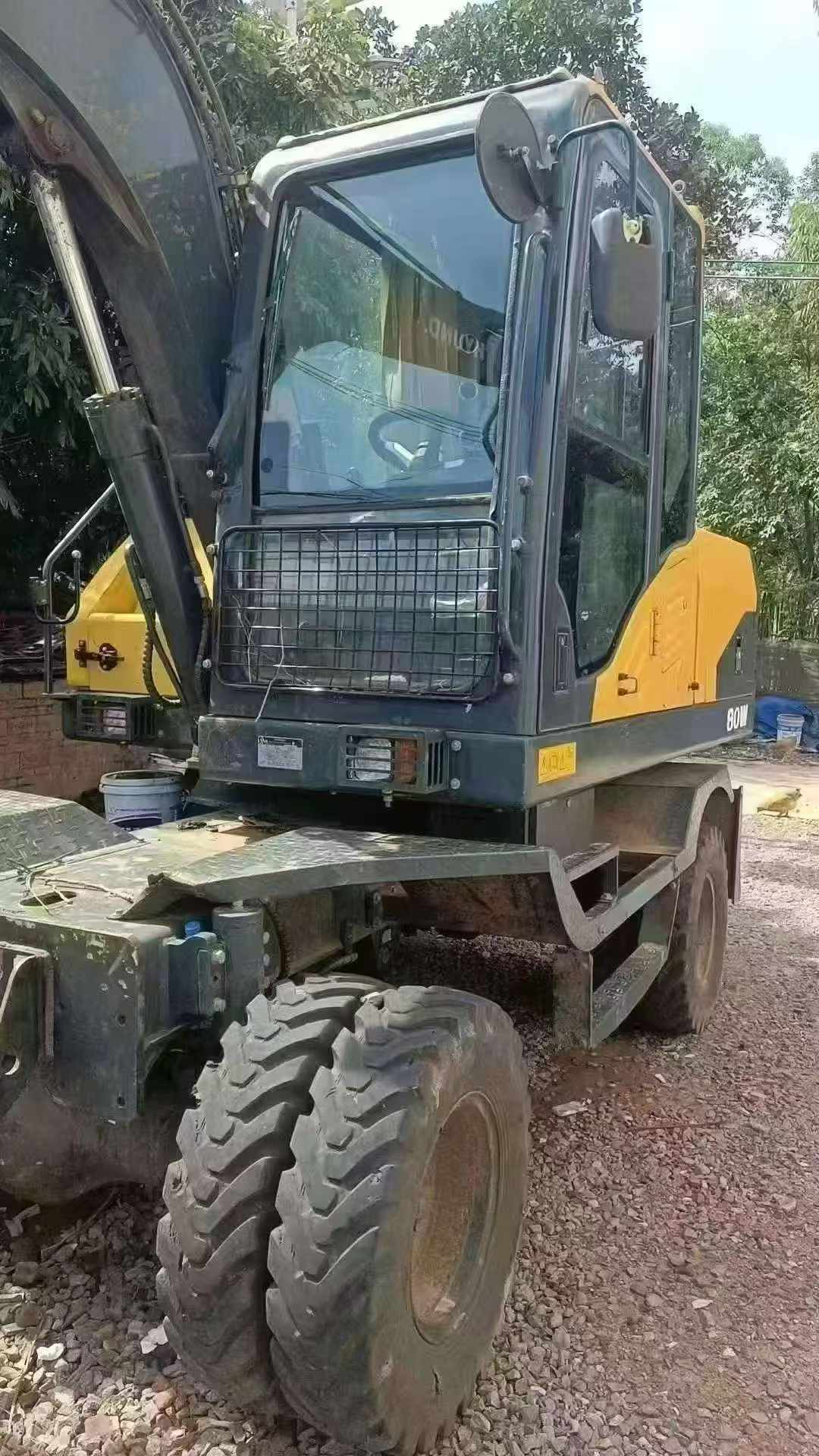 Compre Escavadeira Hyundai R80WM/WH Usada / 3