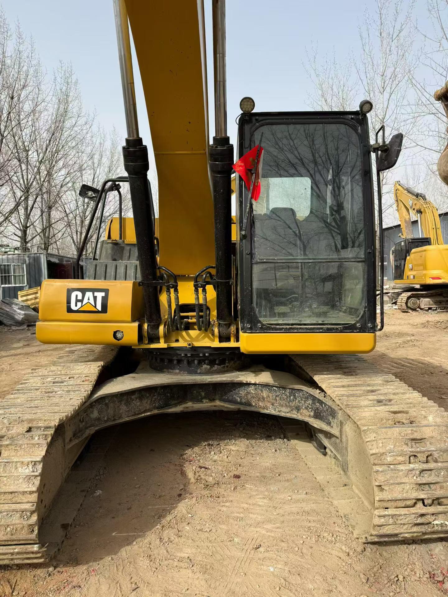 Used Caterpillar 323 Excavator 2018 Model / 7