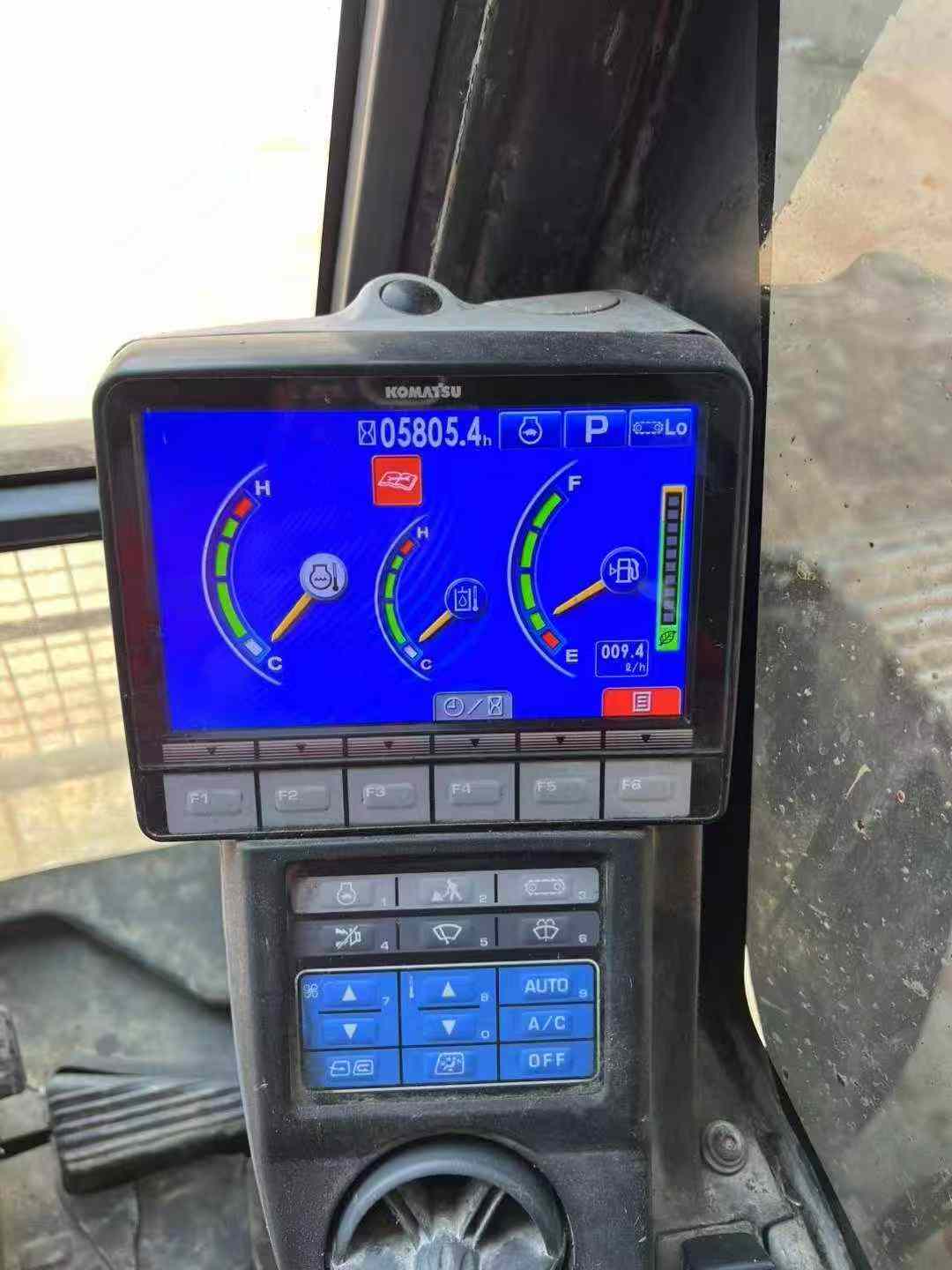 Used Komatsu PC220-8 Excavator 2014 Model / 6