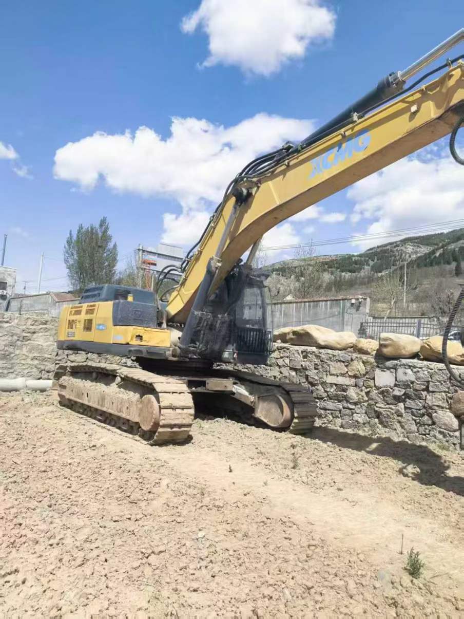 Used XCMG XE470 Excavator 2014 Model / 8