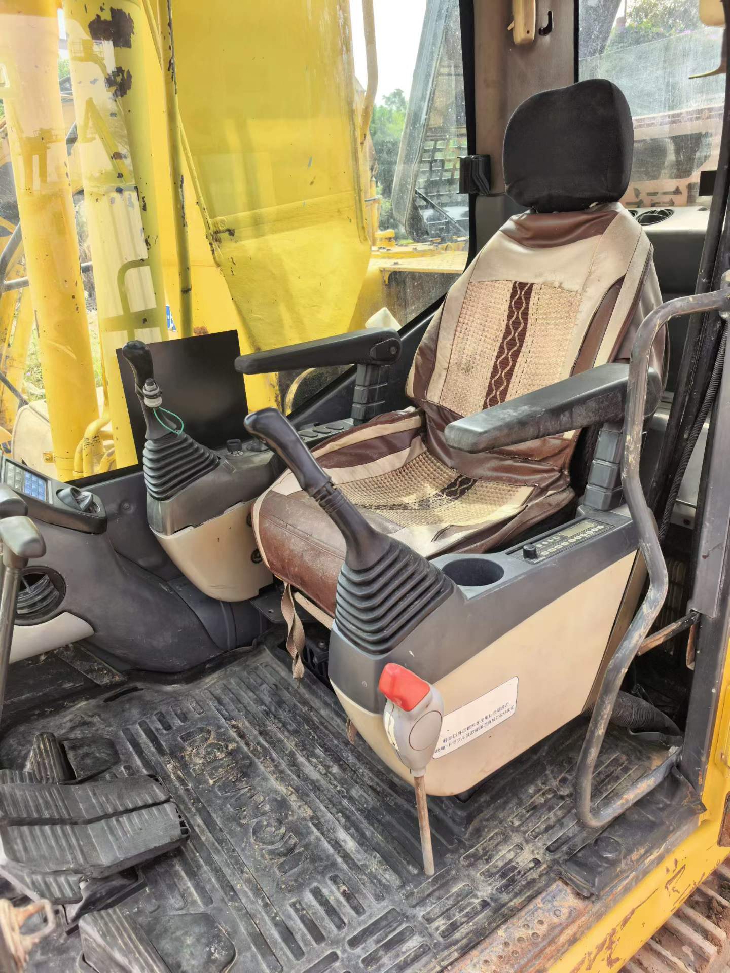 Used Komatsu PC200-8 Excavator 2016 Model / 8