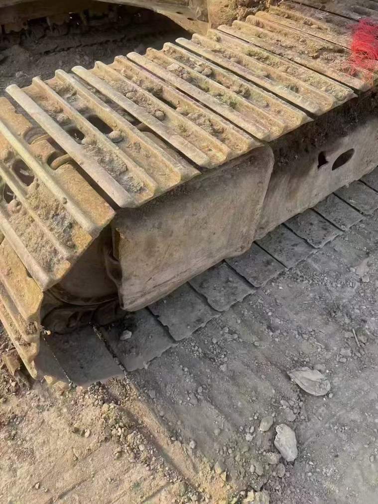 Used Hyundai R225-7 Excavator 2012 Model / 7