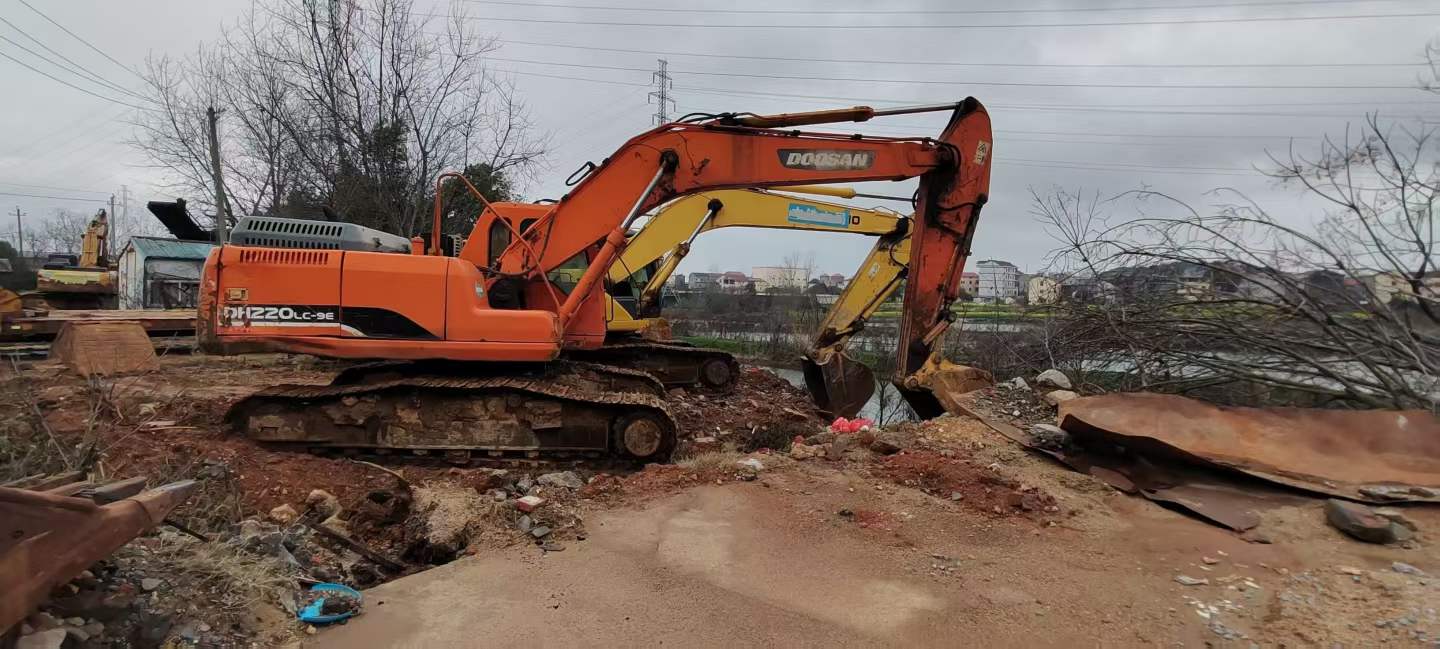 Used Doosan DH220-9E Excavator 2014 Model / 2