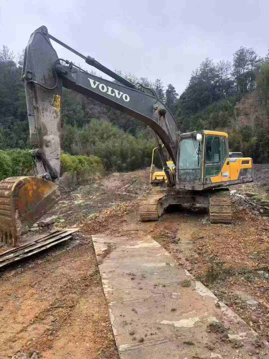 Used Volvo EC200D Excavator 2019 Model / 8