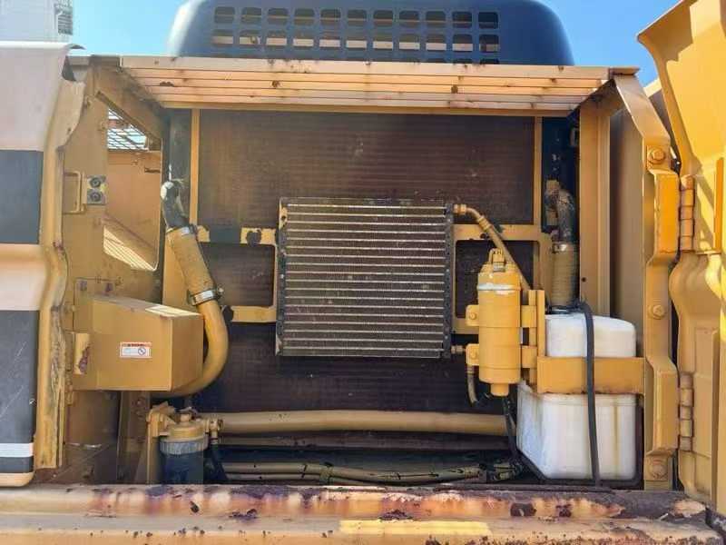 Used Caterpillar 330BL Excavator 1997 Model / 4