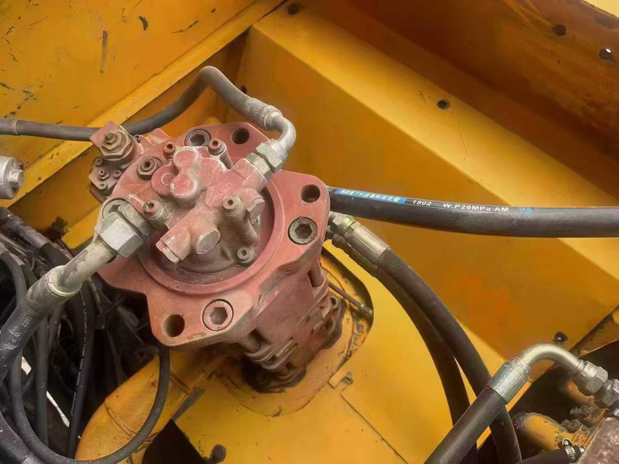 Used Hyundai R225-7 Excavator 2012 Model / 4