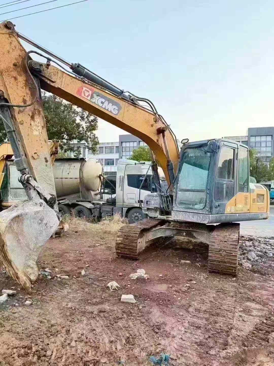 Buy XCMG XE135D Used Excavator