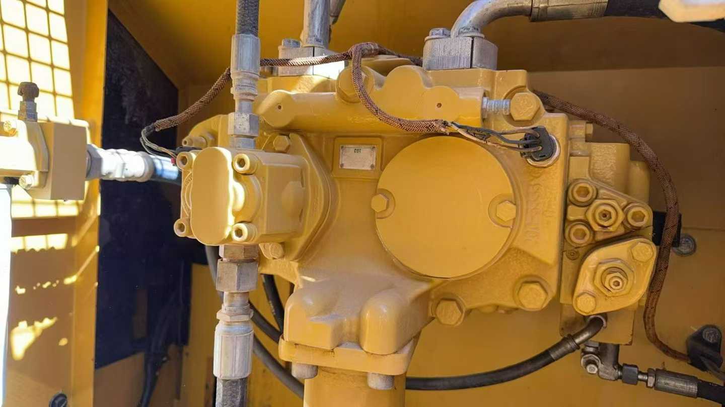 Used Caterpillar 326DL Excavator 2014 Model / 8