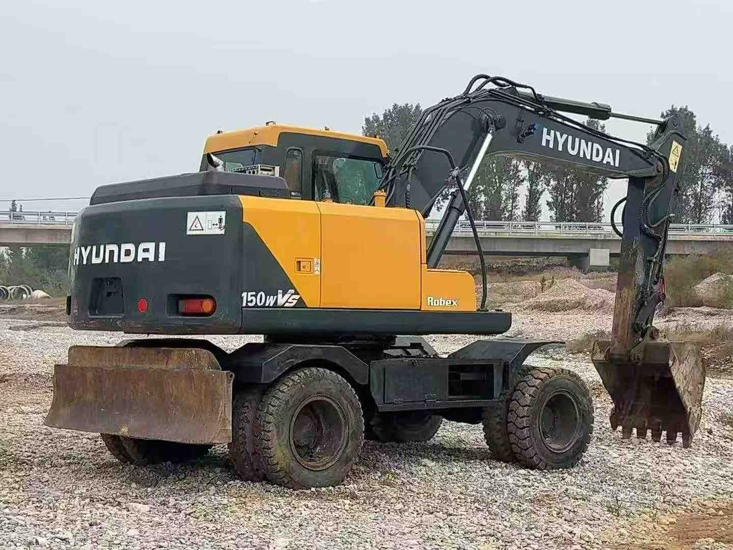 Used Hyundai HW140 Excavator 2016 Model / 4