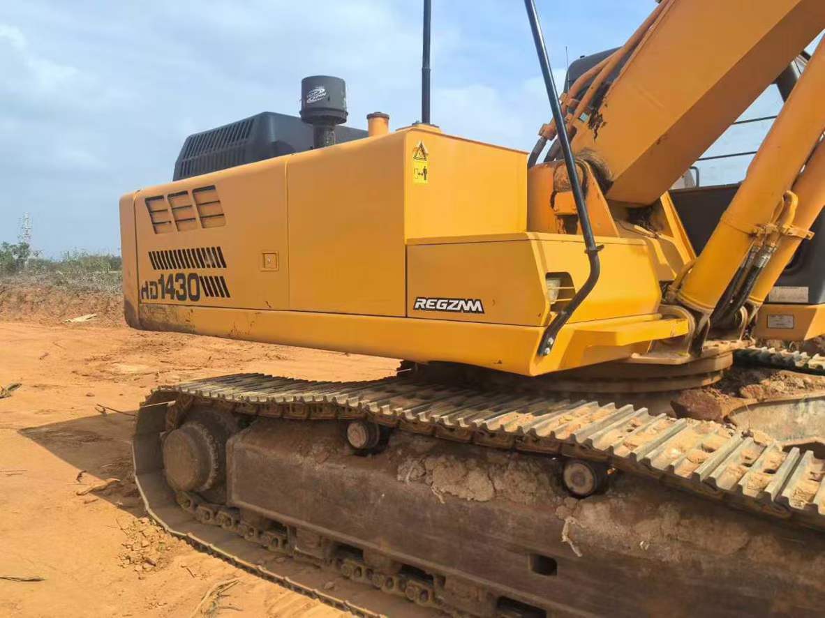 Used Kato HD1430 Excavator 2018 Model / 3