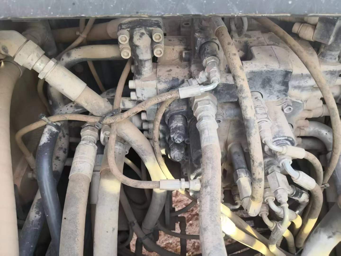 Used Volvo EW210C Excavator 2020 Model / 8