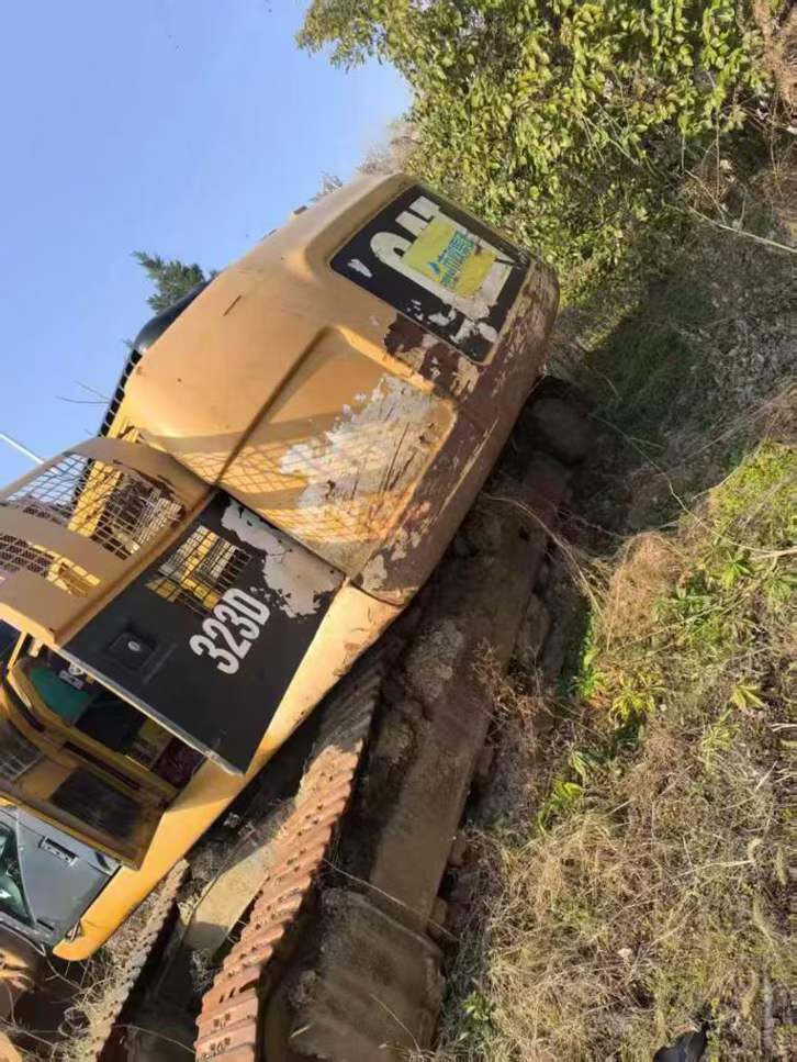 Used Caterpillar 323DL Excavator 2011 Model / 3