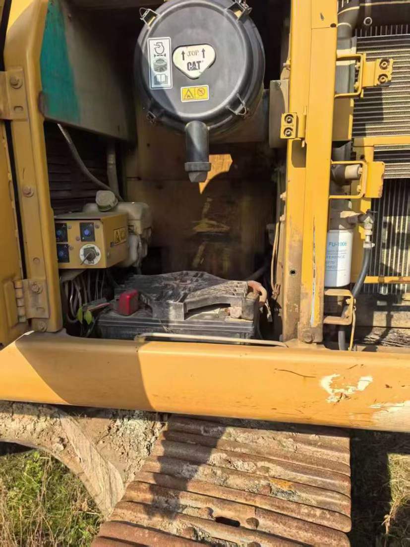 Used Caterpillar 323DL Excavator 2011 Model / 8