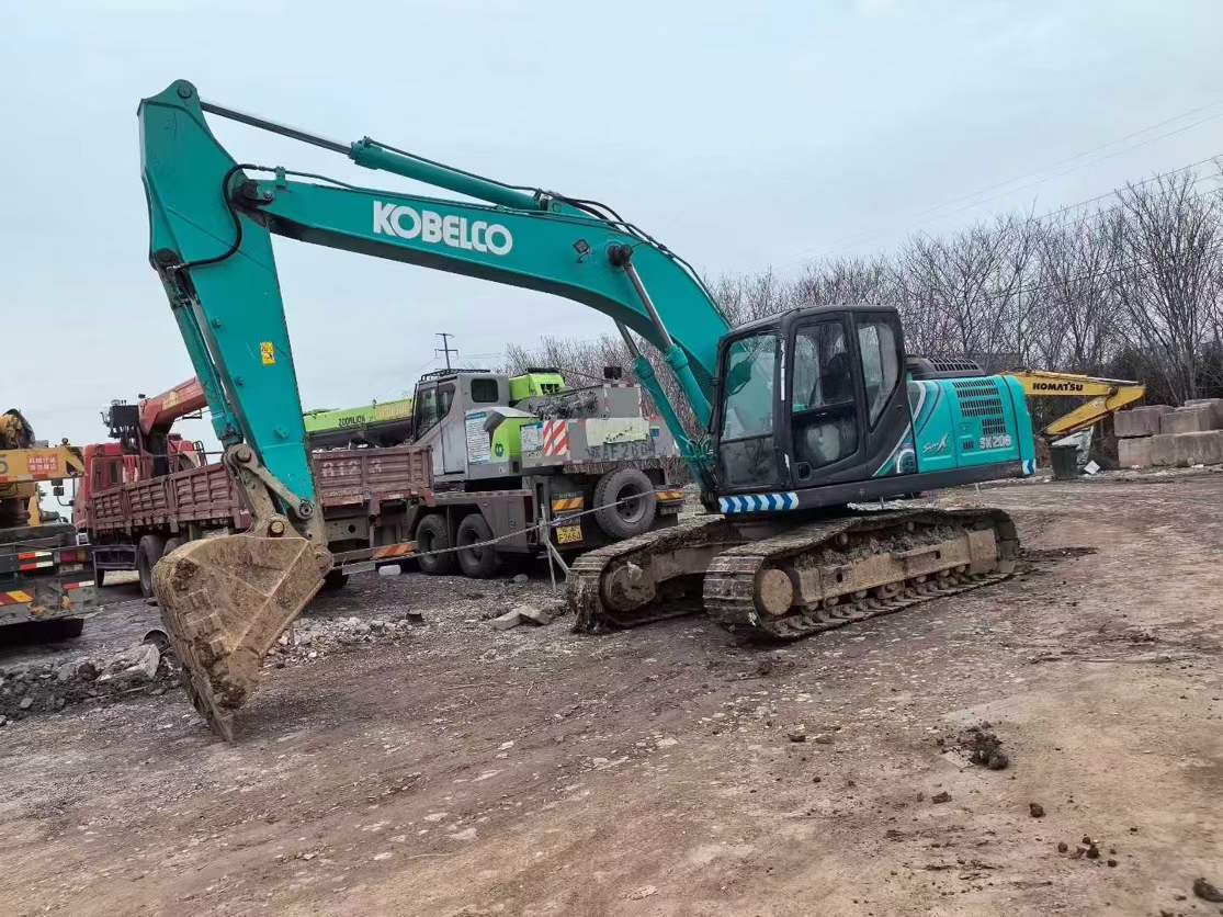 Used Kobelco SK200 Excavator 2020 Model / 2