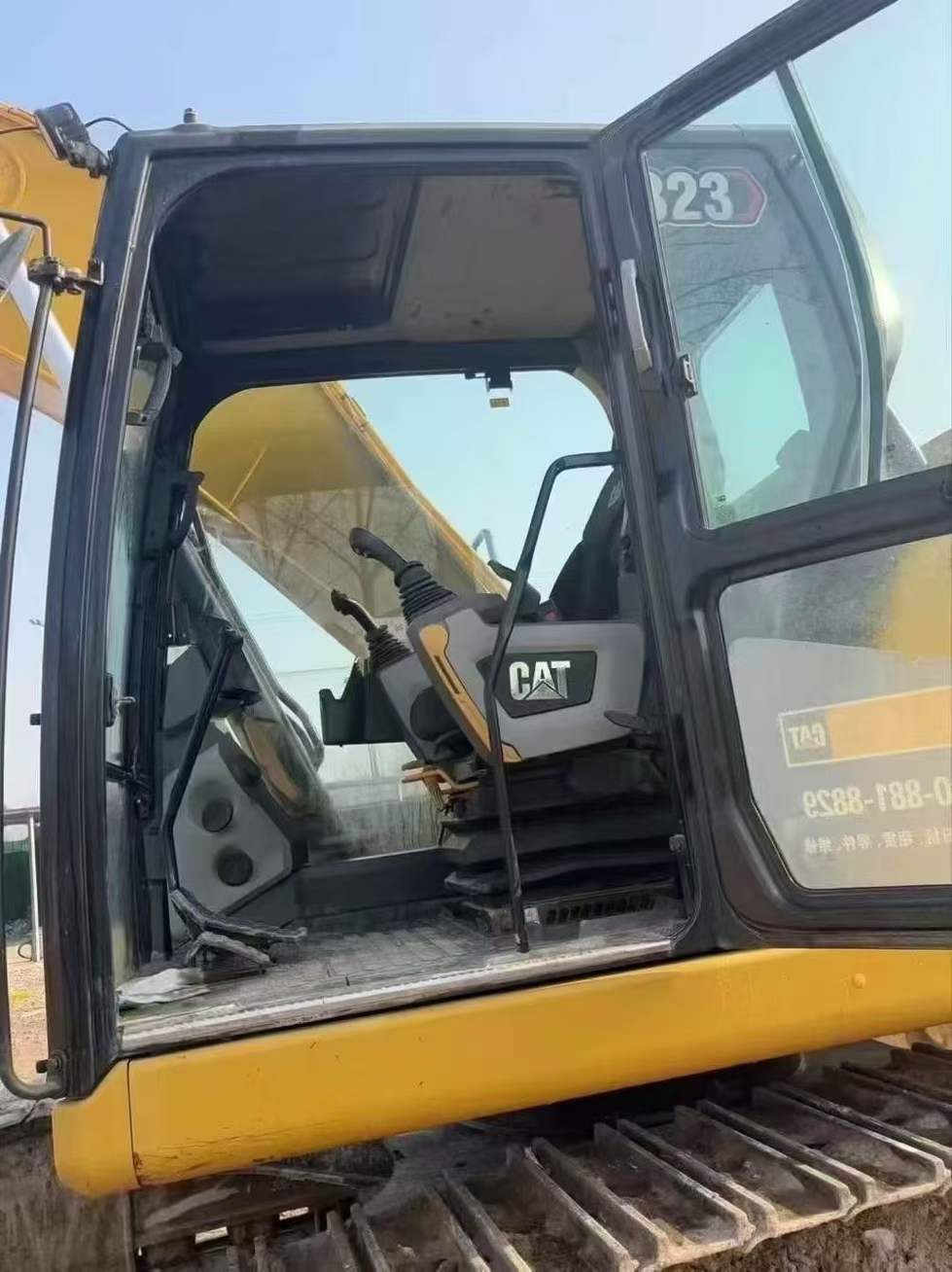 Used Caterpillar 323 Excavator 2020 Model / 3