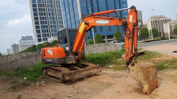 Buy Doosan DH55-7 Used Excavator Buy Doosan DH55-7 Used Excavator