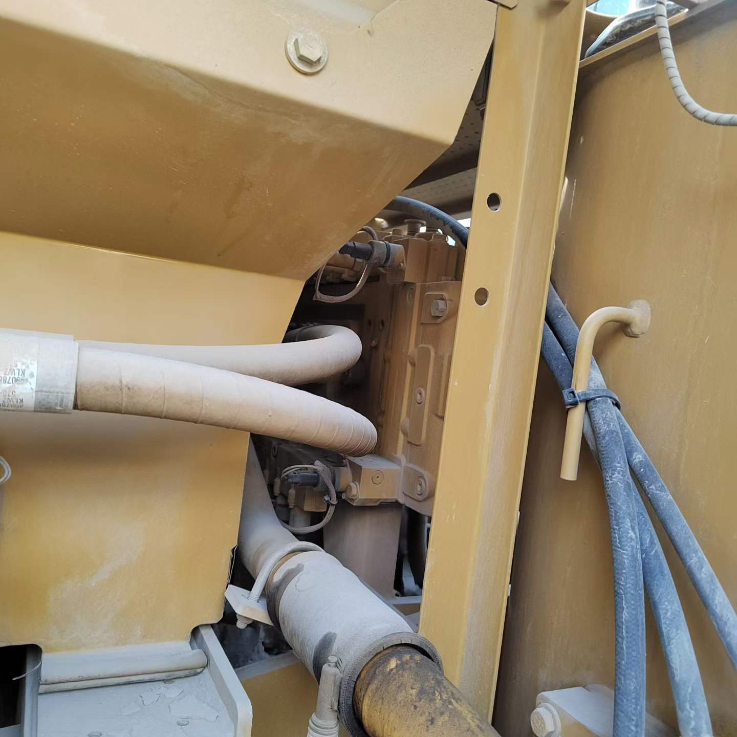 Used Caterpillar 323 Excavator 2020 Model / 3