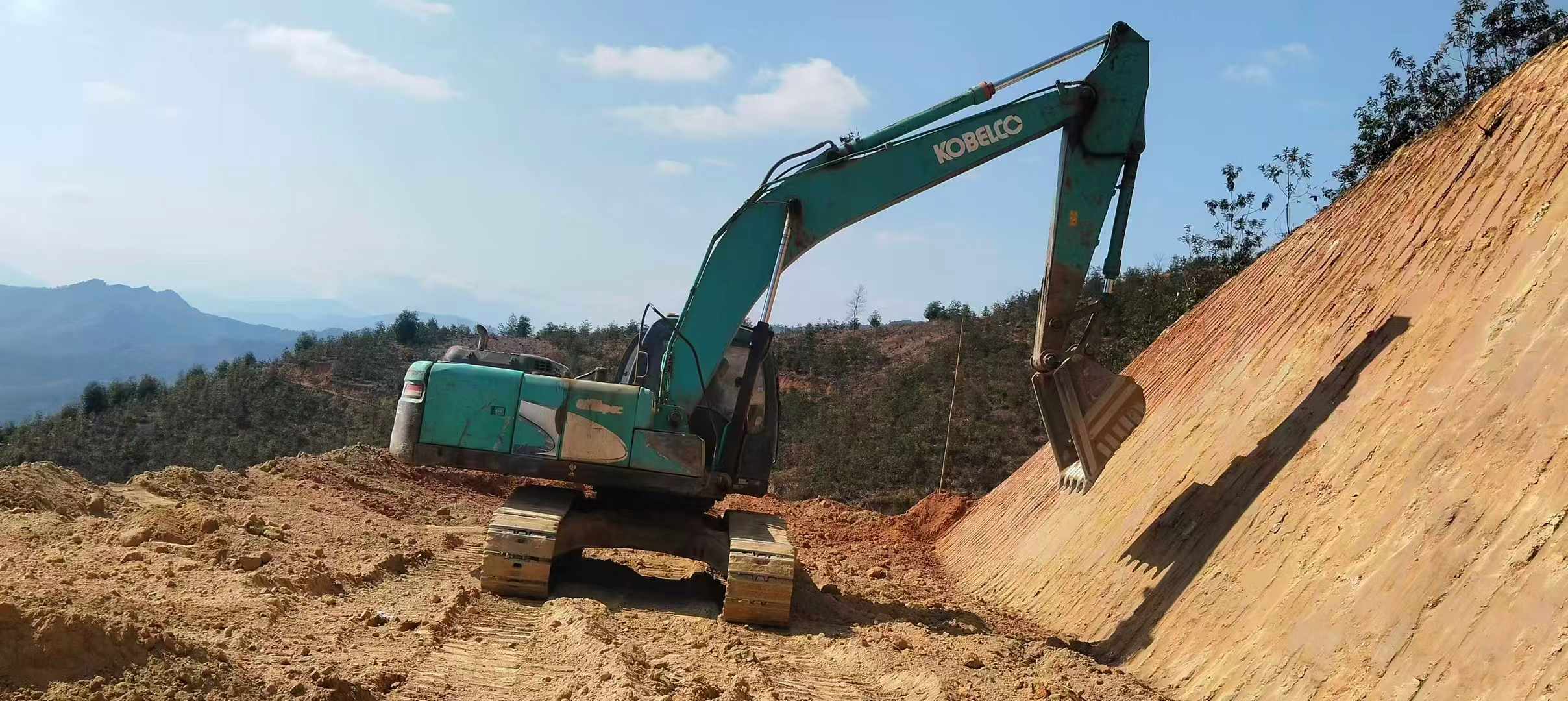 Used Kobelco SK200-8 Excavator 2016 Model / 3