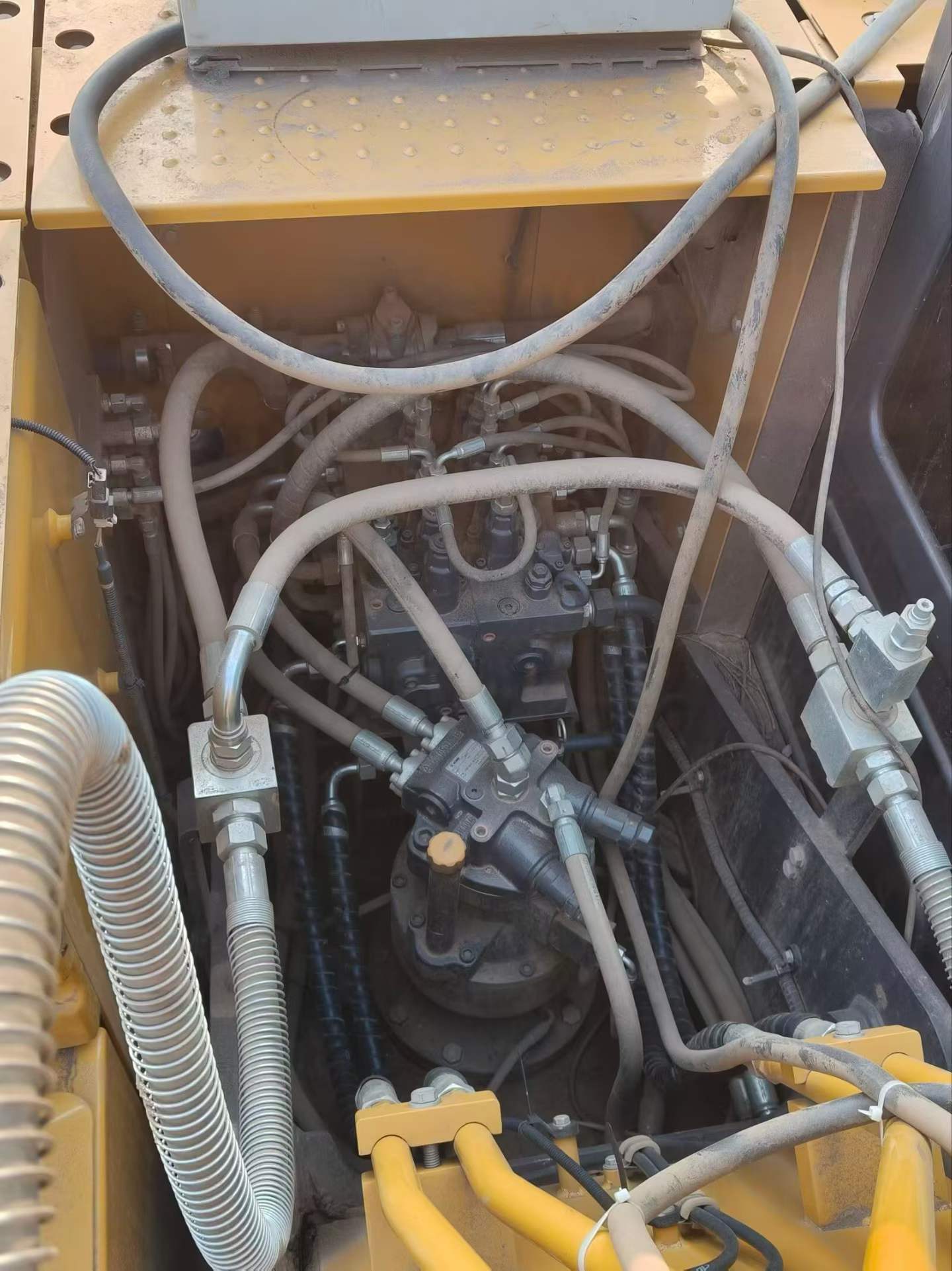 Used XCMG XE135B Excavator 2024 Model / 8