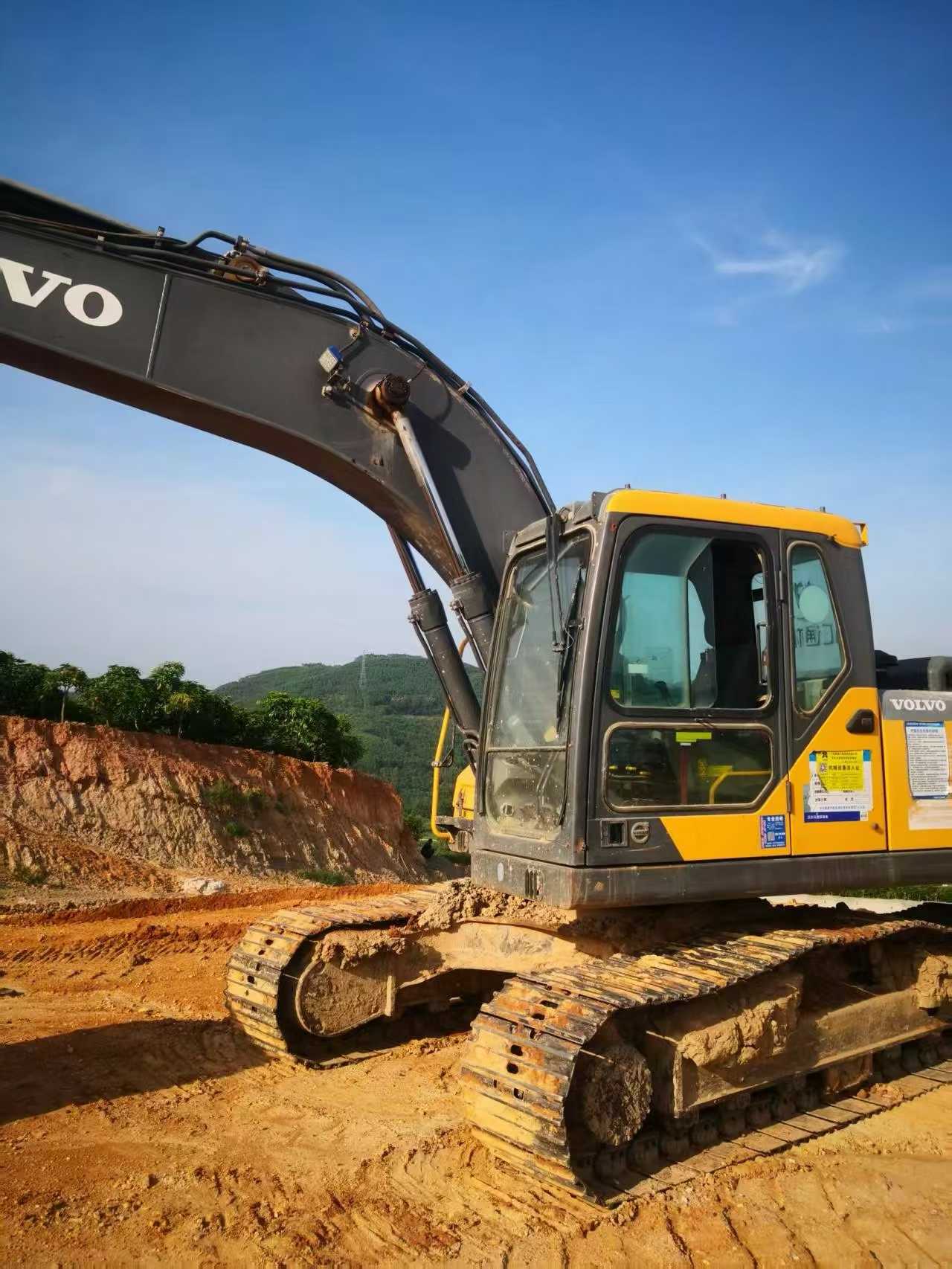 Used Volvo EW210C Excavator 2020 Model / 3