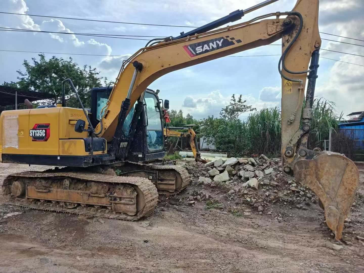 Used Sany SY135 Excavator 2016 Model / 4