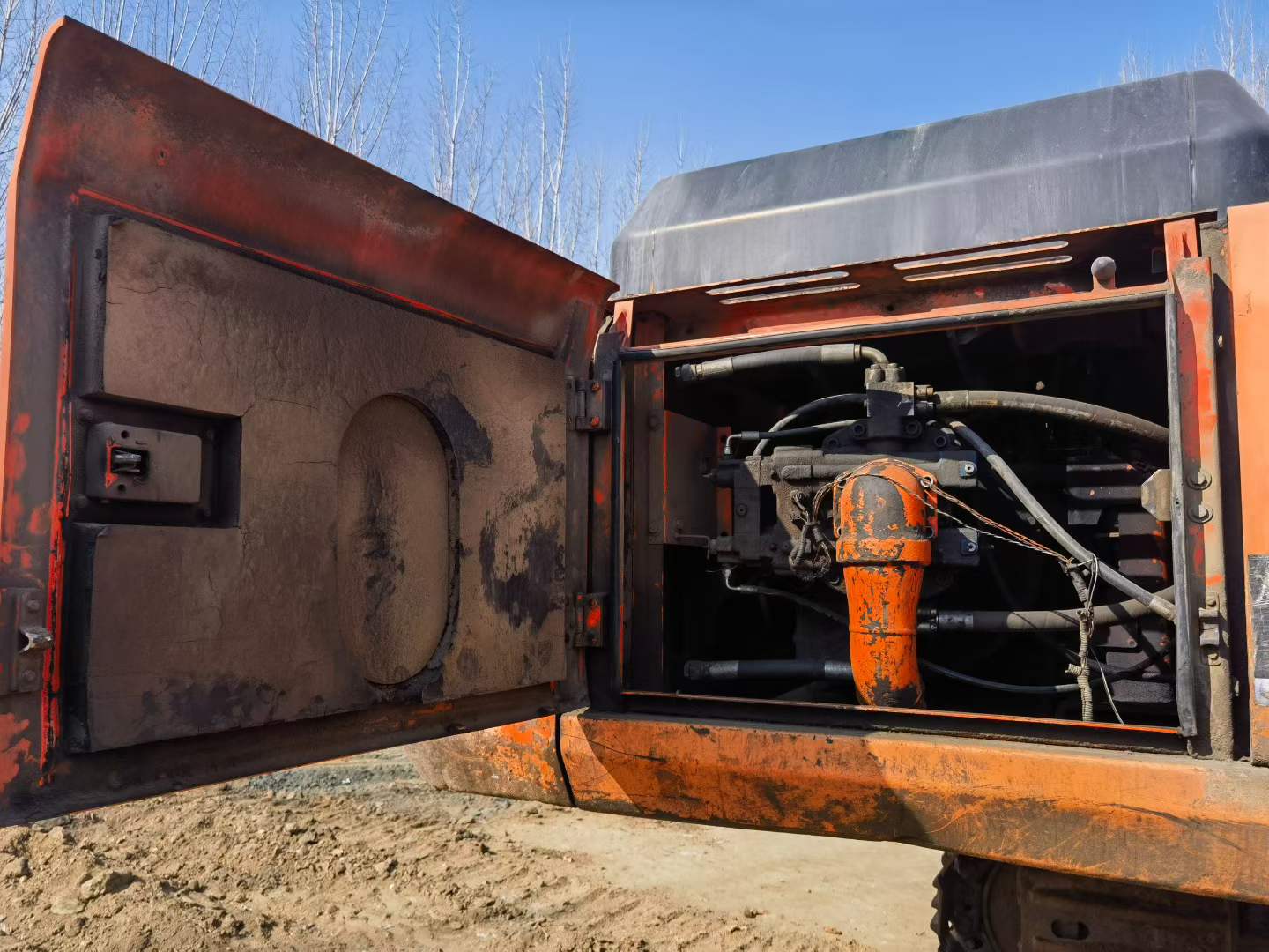 Used Doosan DL420 Excavator 2010 Model / 8