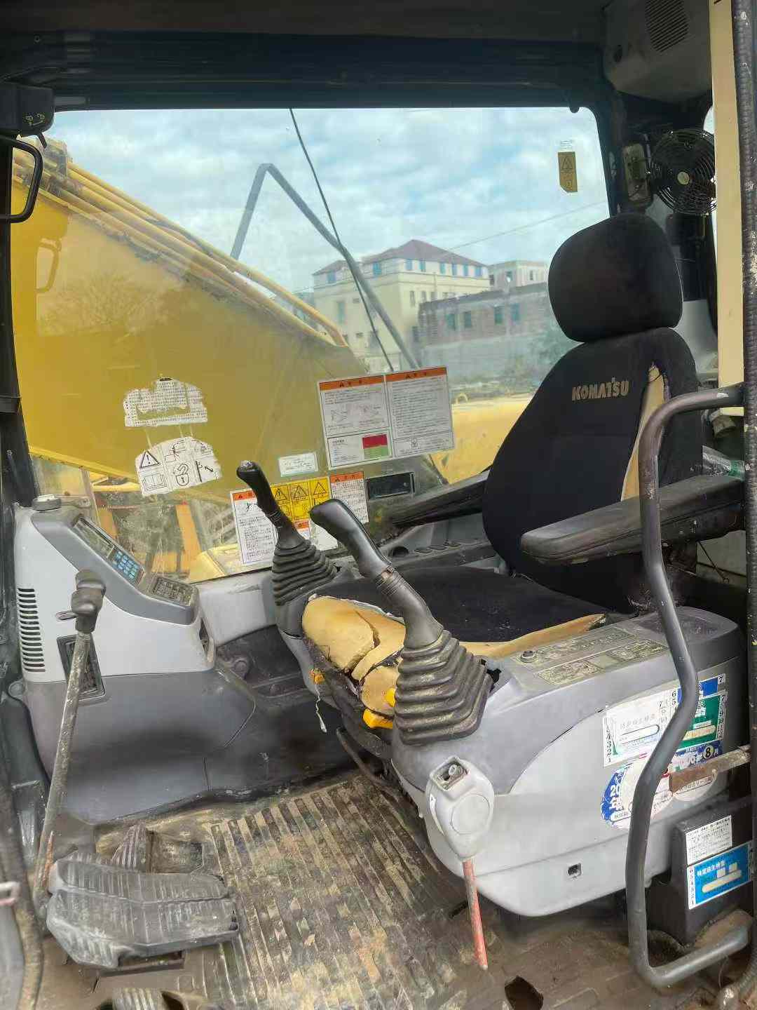 Used Komatsu PW200-7 Excavator 2016 Model / 3