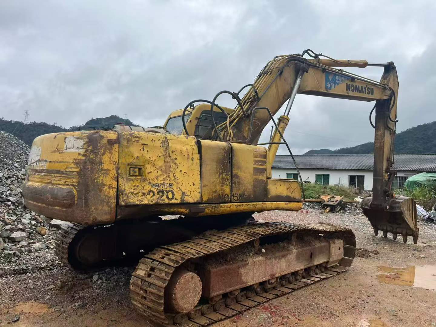 Buy Komatsu PC220-6 Used Excavator