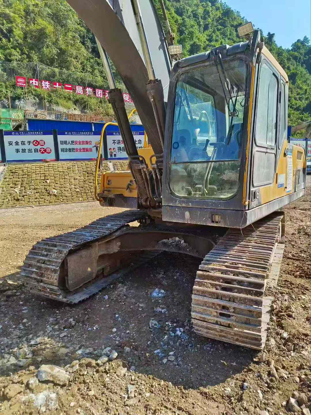 Buy Volvo EC200 Used Excavator / 6 Used Volvo EC200 Excavator 2017 Model / 6