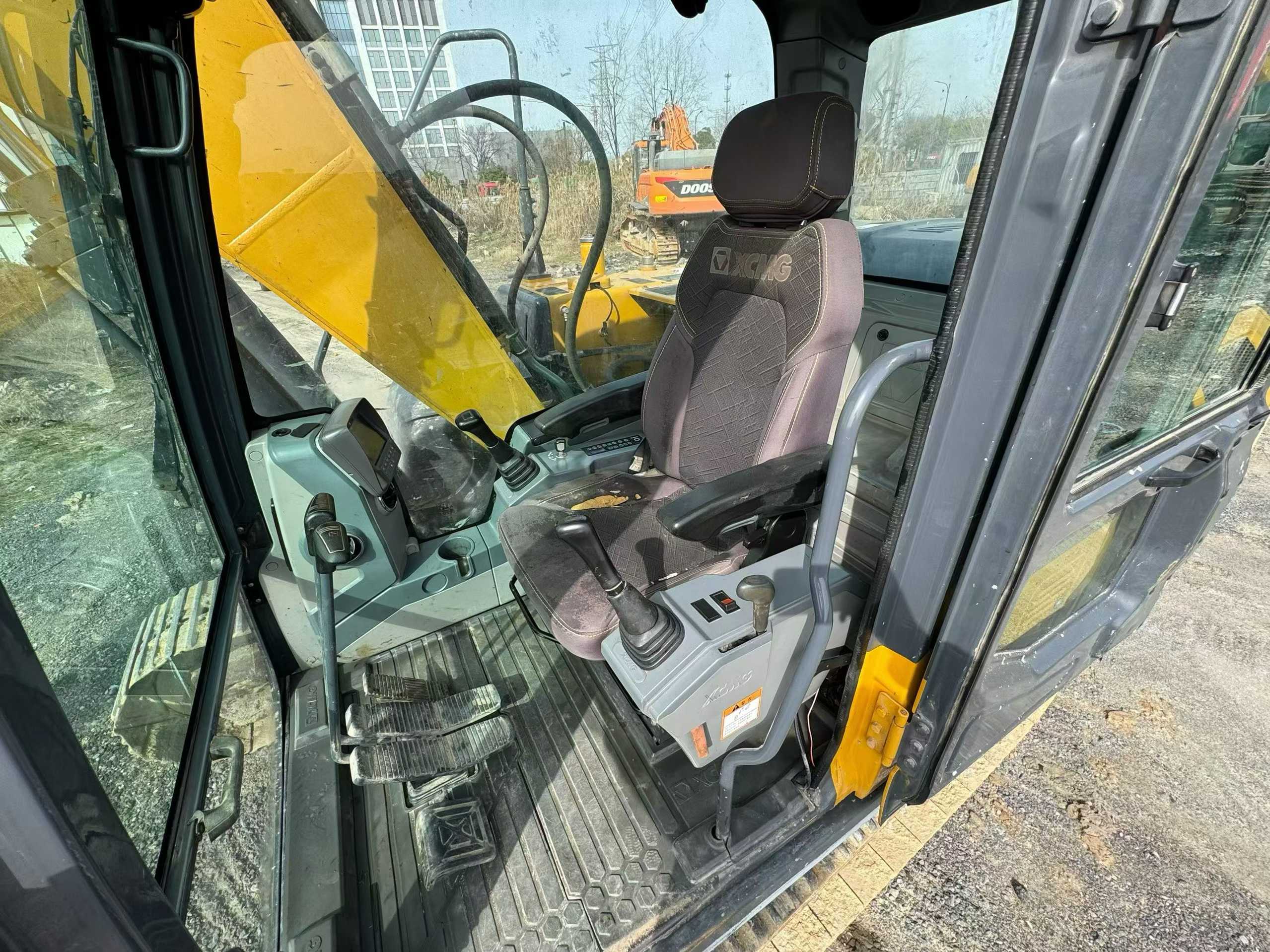 Used XCMG XE135D Excavator 2016 Model / 8