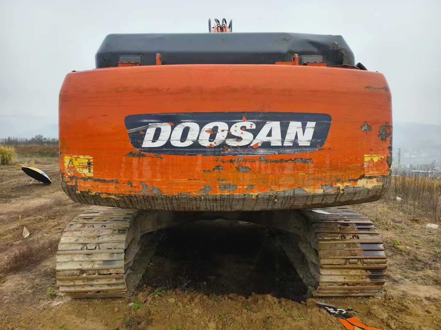 Used Doosan DH220-9E Excavator 2012 Model / 3